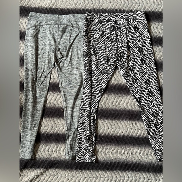 Pair of Reebok Leggings - Picture 2 of 6